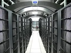 Сървърни шкафове в център за данни